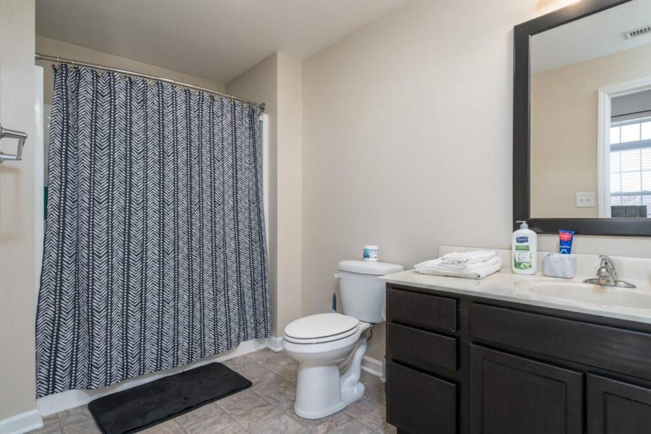 Downtown Indy Private Bedroom - Shared إنديانابوليس المظهر الخارجي الصورة