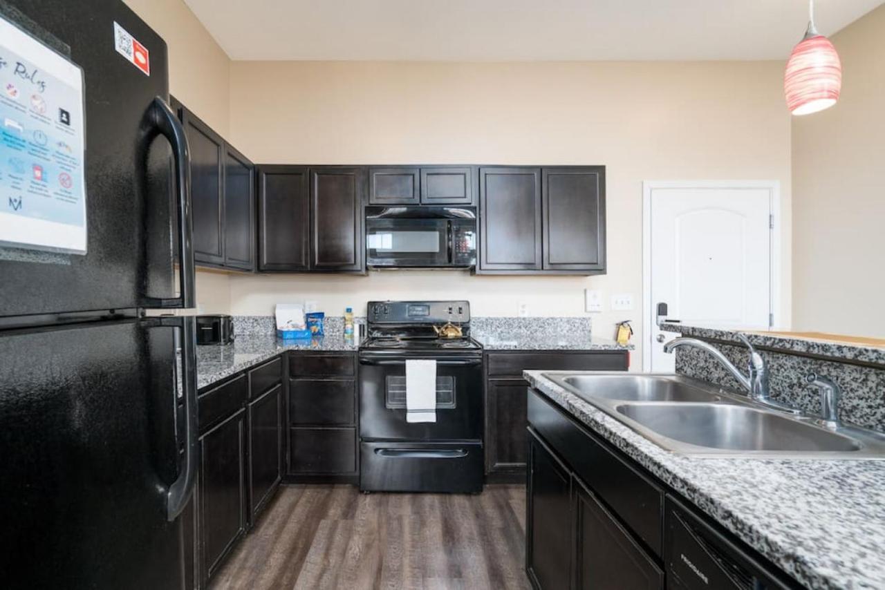 Downtown Indy Private Bedroom - Shared إنديانابوليس المظهر الخارجي الصورة